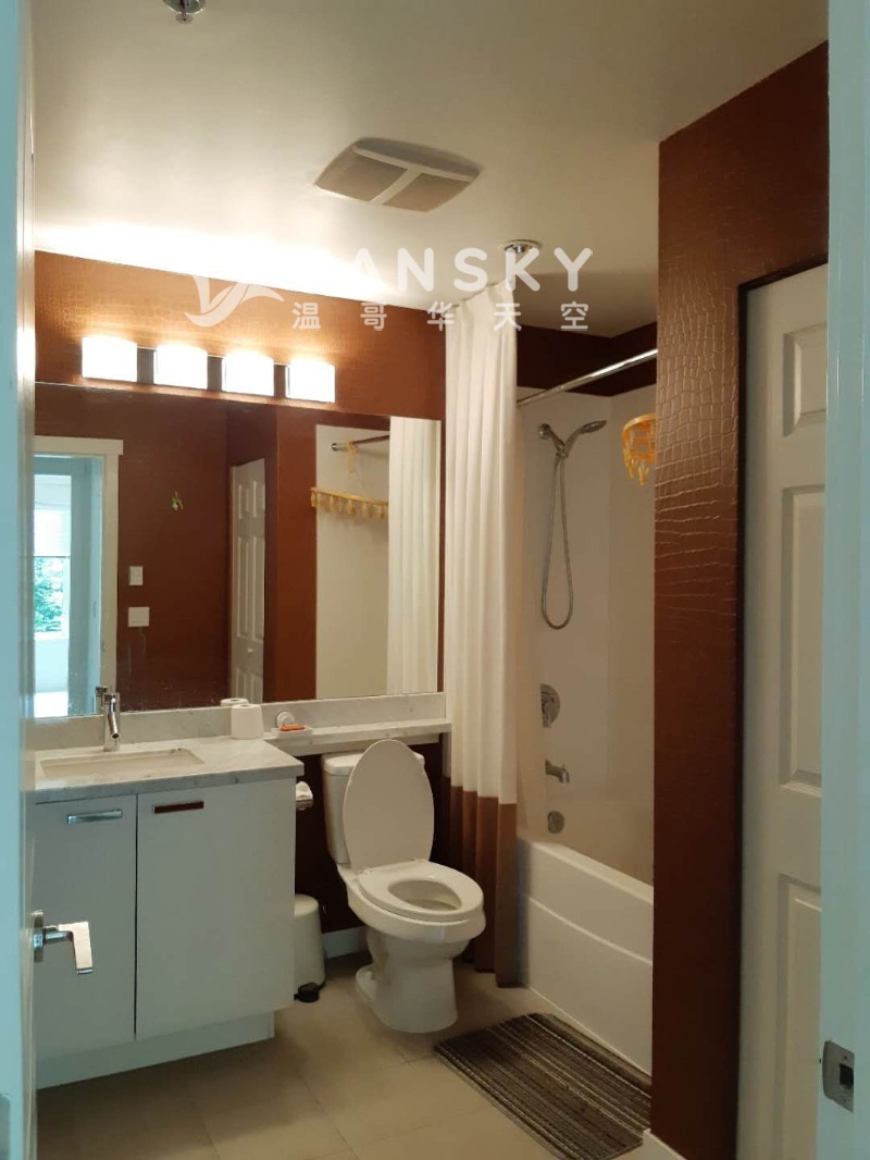 260706122206_small bath.jpg